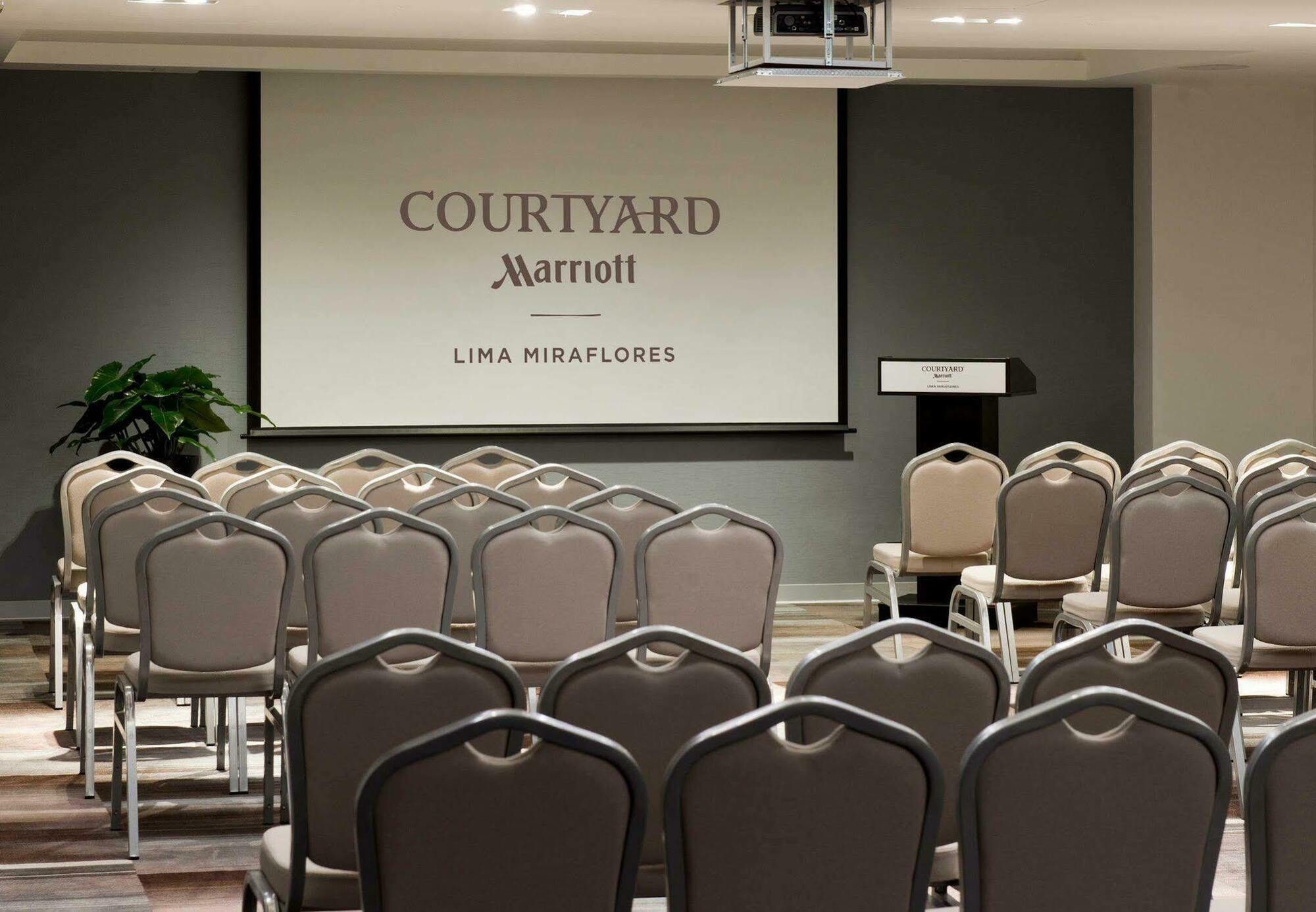 Courtyard By Marriott Miraflores 4*