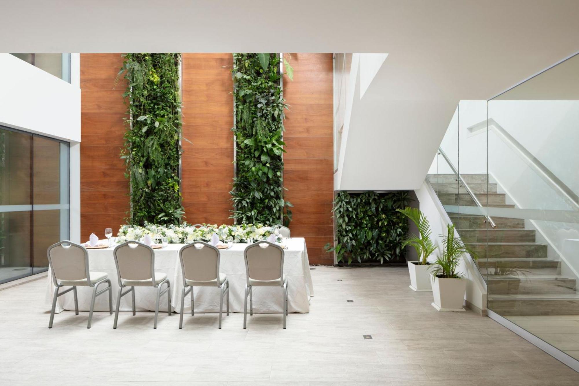 Courtyard By Marriott Miraflores Hotel