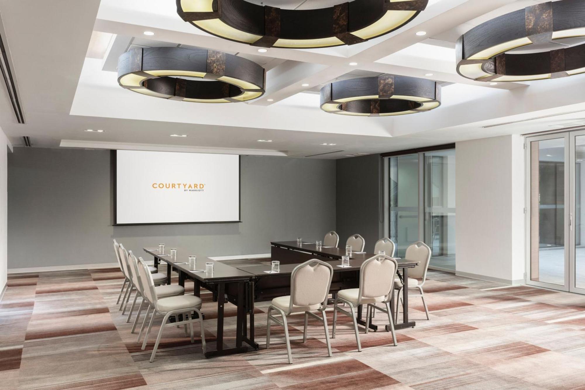 Courtyard By Marriott Miraflores 4*